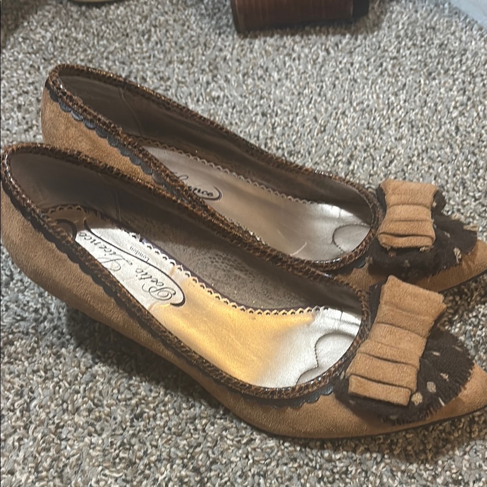Poetic License women’s size 8 39 Tan and Brown low heel with Bow Detail - Picture 2 of 7